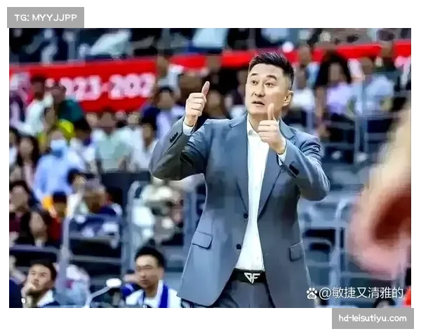 杜锋呼吁观众加油被吹技犯 杨鸣对骂裁判未受处罚